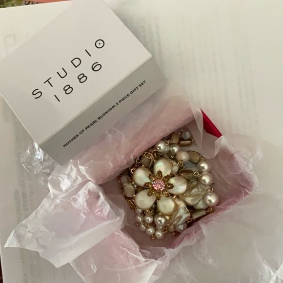 Avon Pearl Gold Bracelet Earrings Nevklace Set - Picture 4 of 14